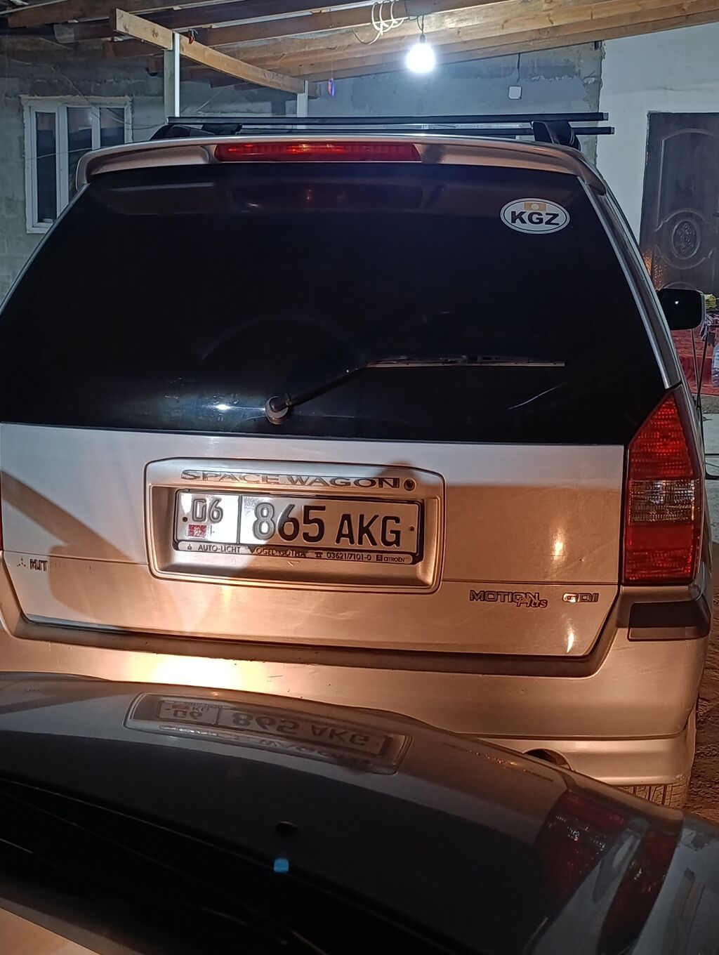 Mitsubishi Space Wagon: 2001 г., 2.4 л, Механика, Бензин, Универсал: фото 3