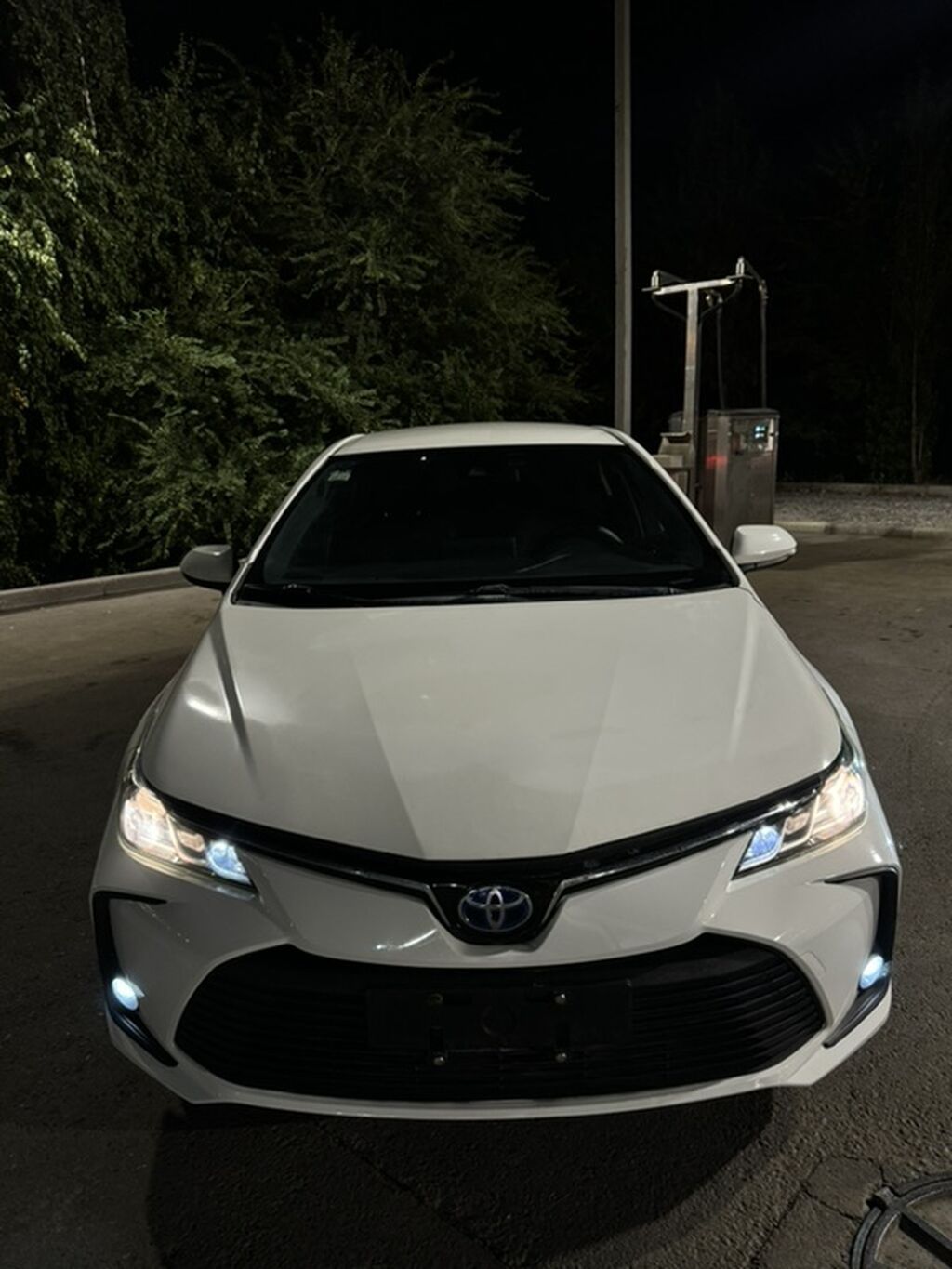 Toyota Corolla: 2022 г., 1.8 л, Автомат, Гибрид, Седан: фото 2