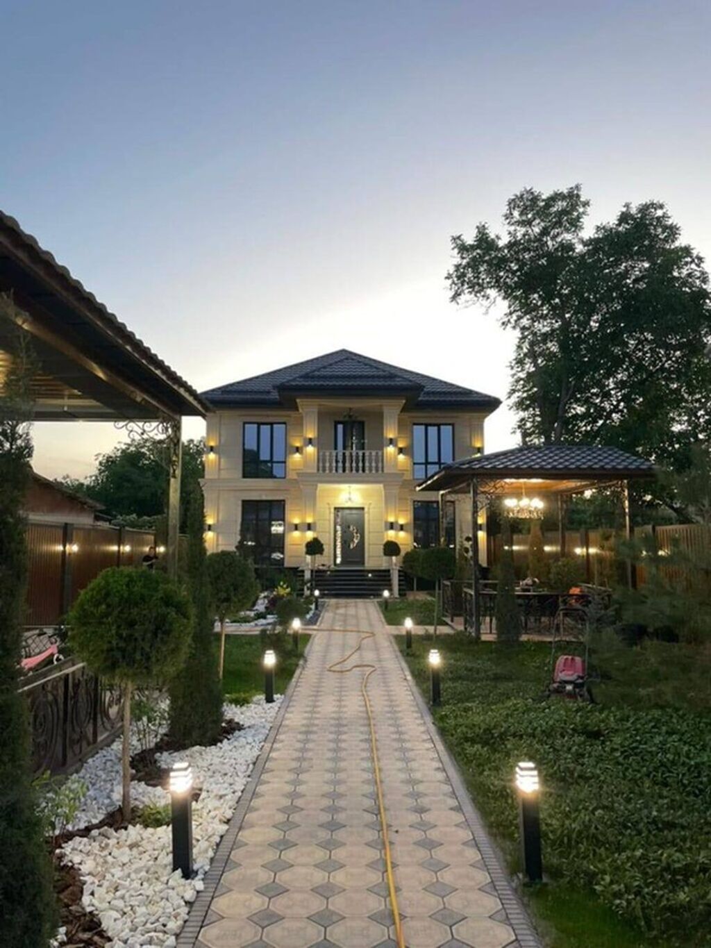 Шикарный дом в ж/м Киргизия‑1 - Участок: 10 соток - Дом: 250 м² - 10: фото 2