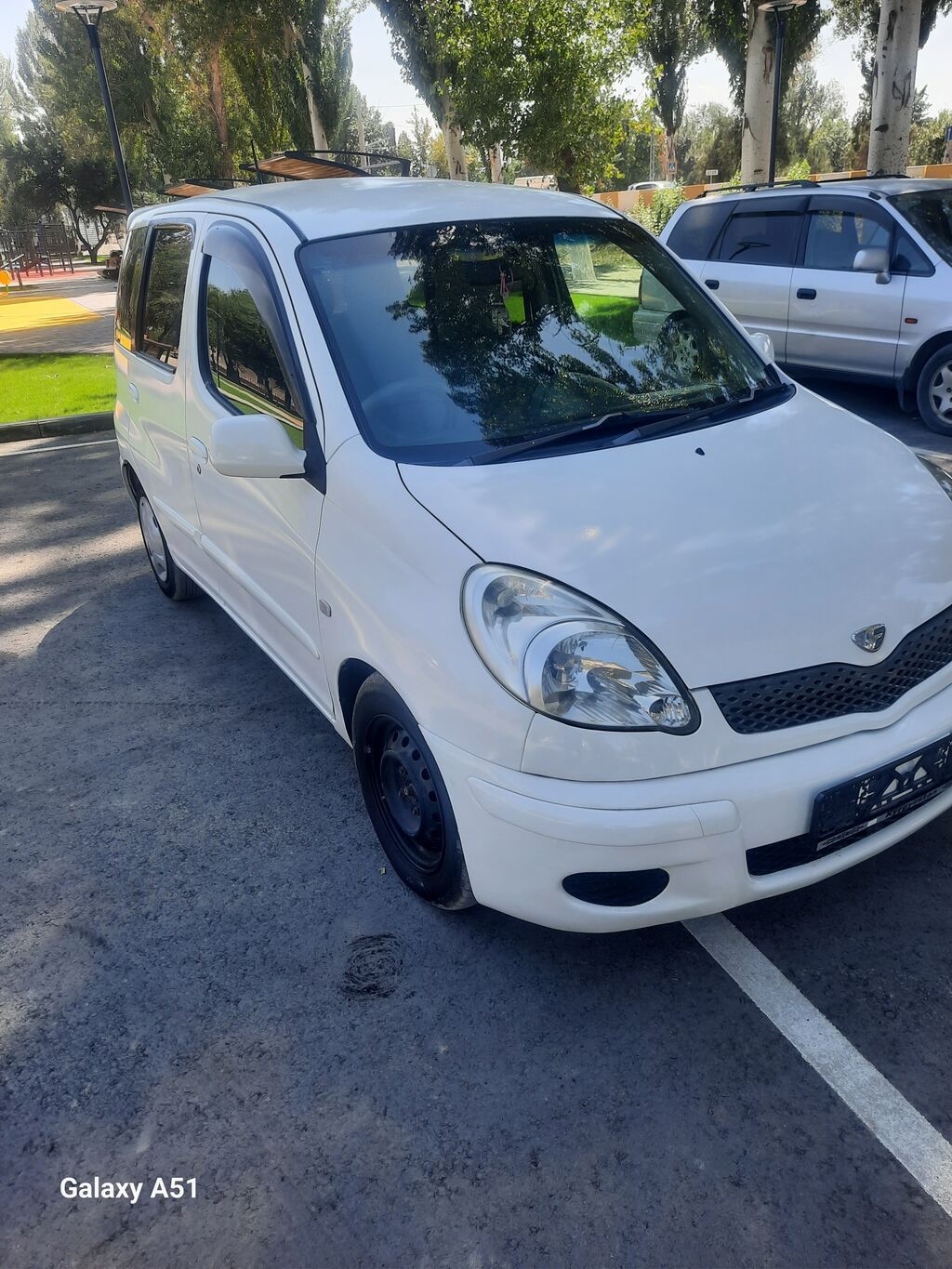 Toyota Funcargo: 2002 г., 1.5 л, Автомат, Бензин, Минивэн: фото 4