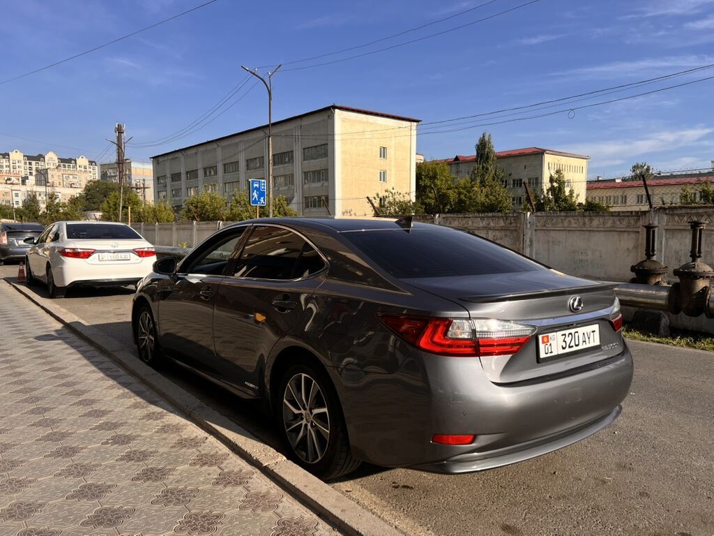 Lexus ES: 2017 г., 2.5 л, Вариатор, Гибрид, Седан: фото 2
