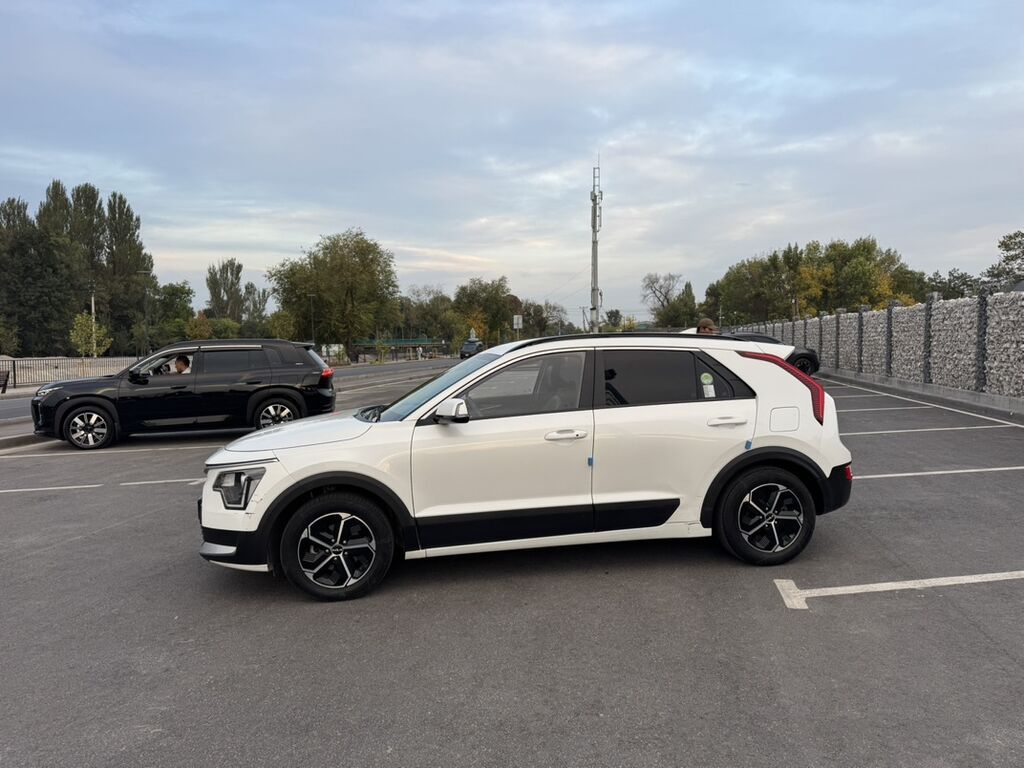 Kia Niro: 2022 г., 1.6 л, Автомат, Гибрид, Кроссовер: фото 3