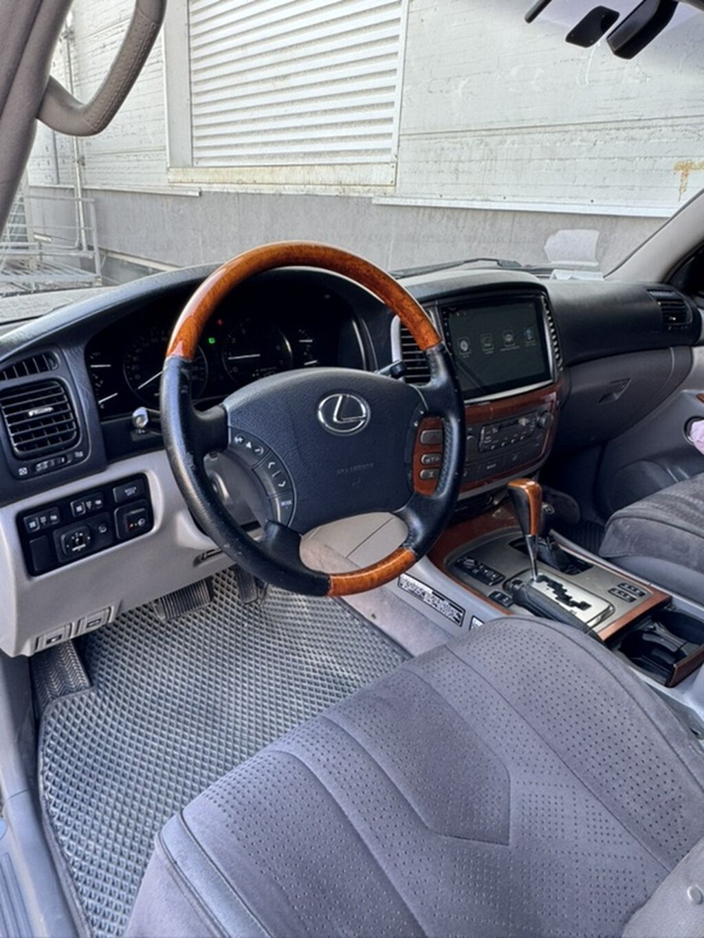 Lexus LX: 2005 г., 4.7 л, Автомат, Газ, Внедорожник: фото 4