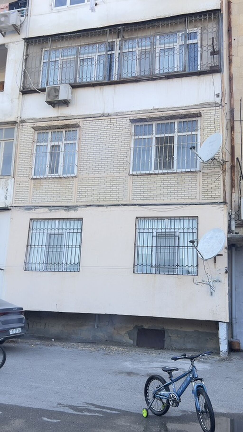 Bakı, Bakıxanov qəs., 3 otaqlı, Köhnə tikili, m. Neftçilər, 97 kv. m