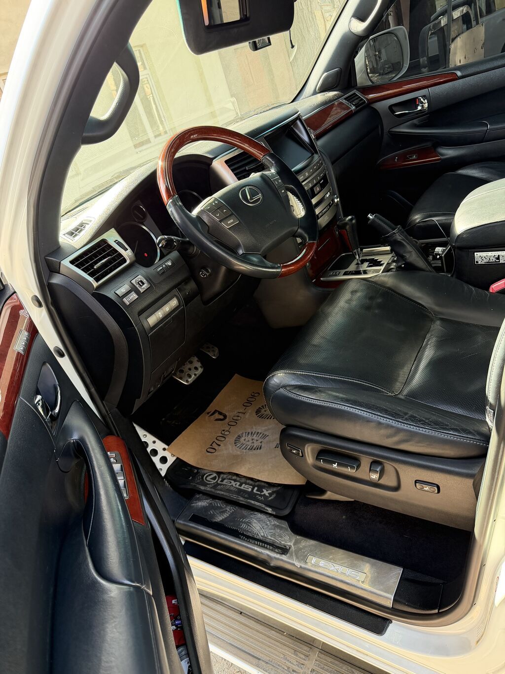 Lexus LX: 2014 г., 5.7 л, Автомат, Бензин, Внедорожник: фото 4