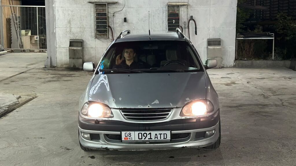 Toyota Avensis: 1999 г., 2 л, Автомат, Бензин, Универсал: фото 4