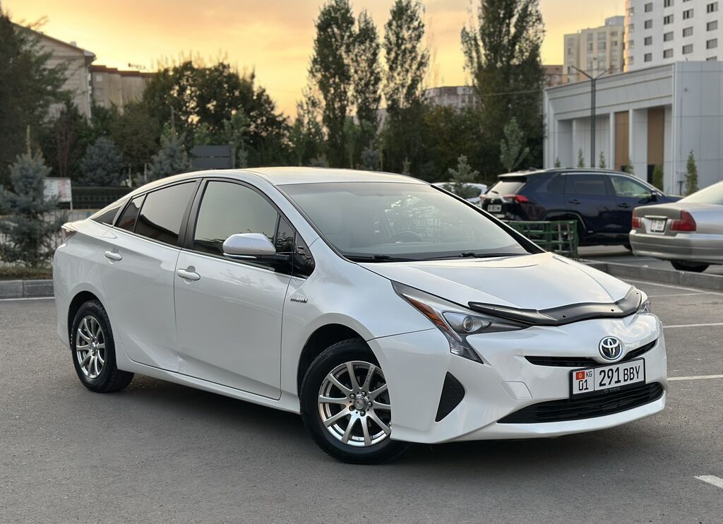 Toyota Prius: 2016 г., 1.8 л, Вариатор, Гибрид, Универсал: фото 3