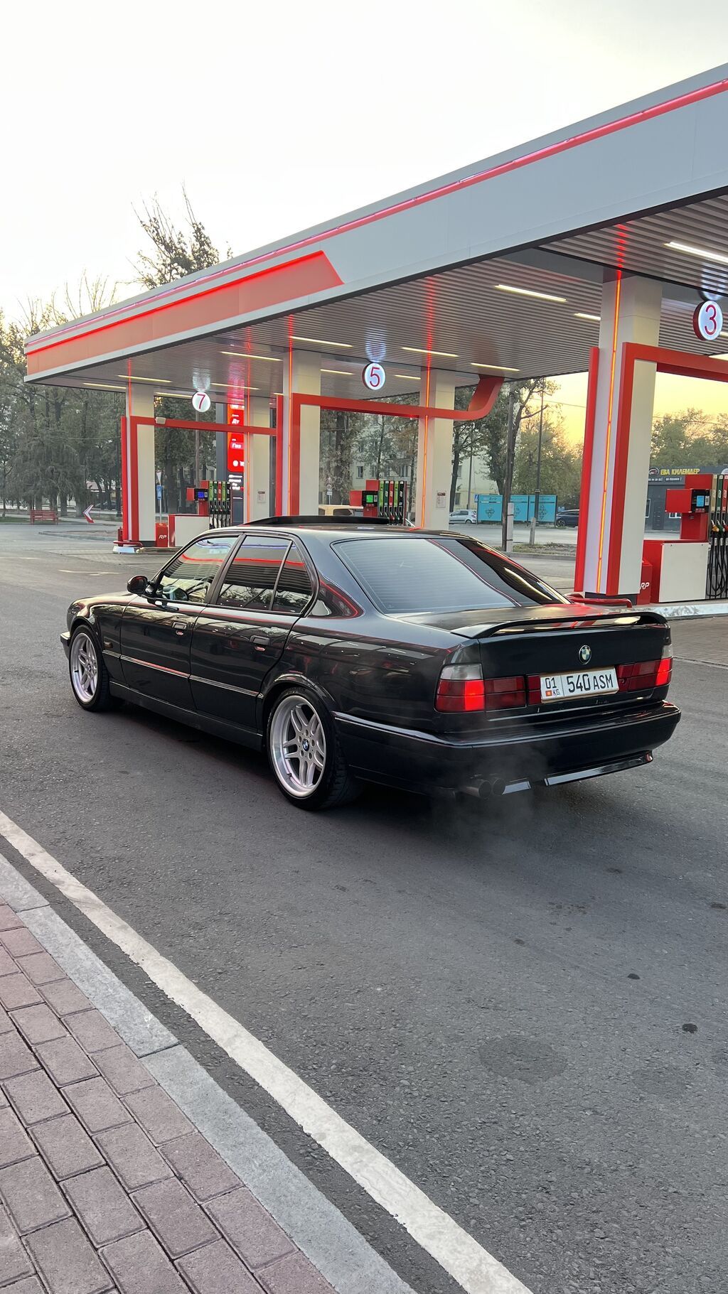 BMW 5 series: 1993 г., 4 л, Механика, Бензин, Седан: фото 4