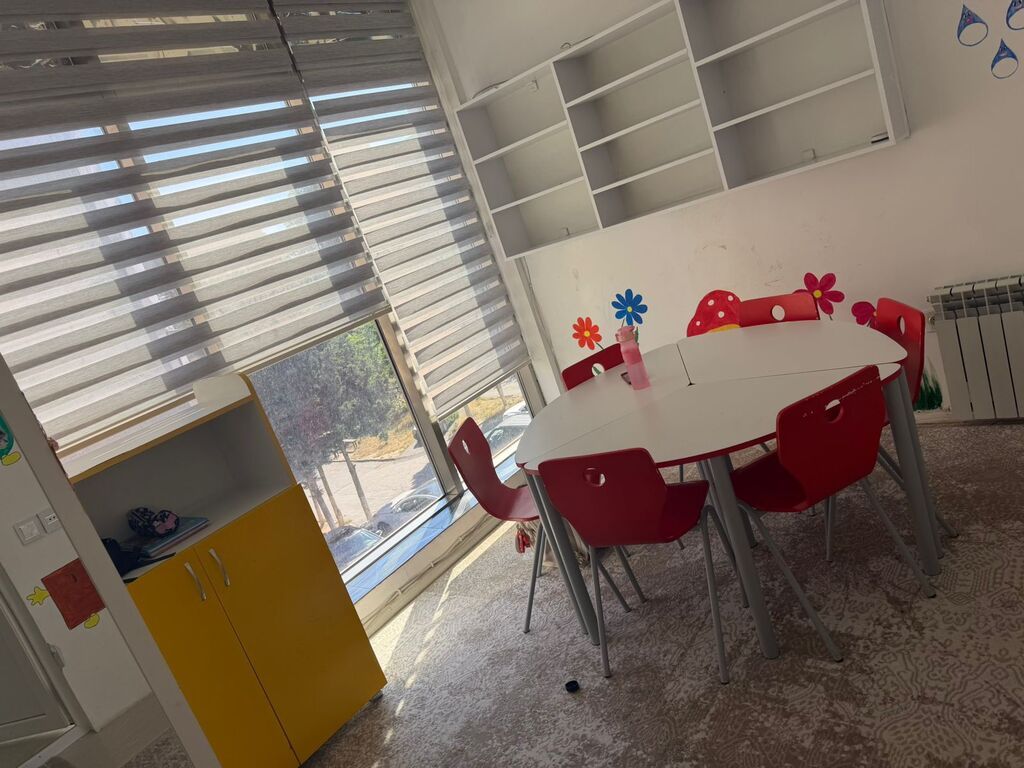 Bakixanov qes. Merkezi kücənin kənarı.3 mərtəbəli binanın 3 cu