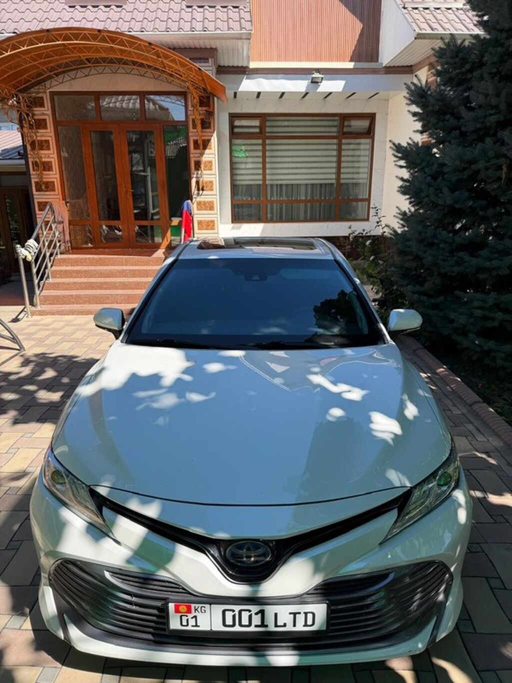 Toyota Camry: 2018 г., 2.5 л, Вариатор, Гибрид, Седан: фото 1