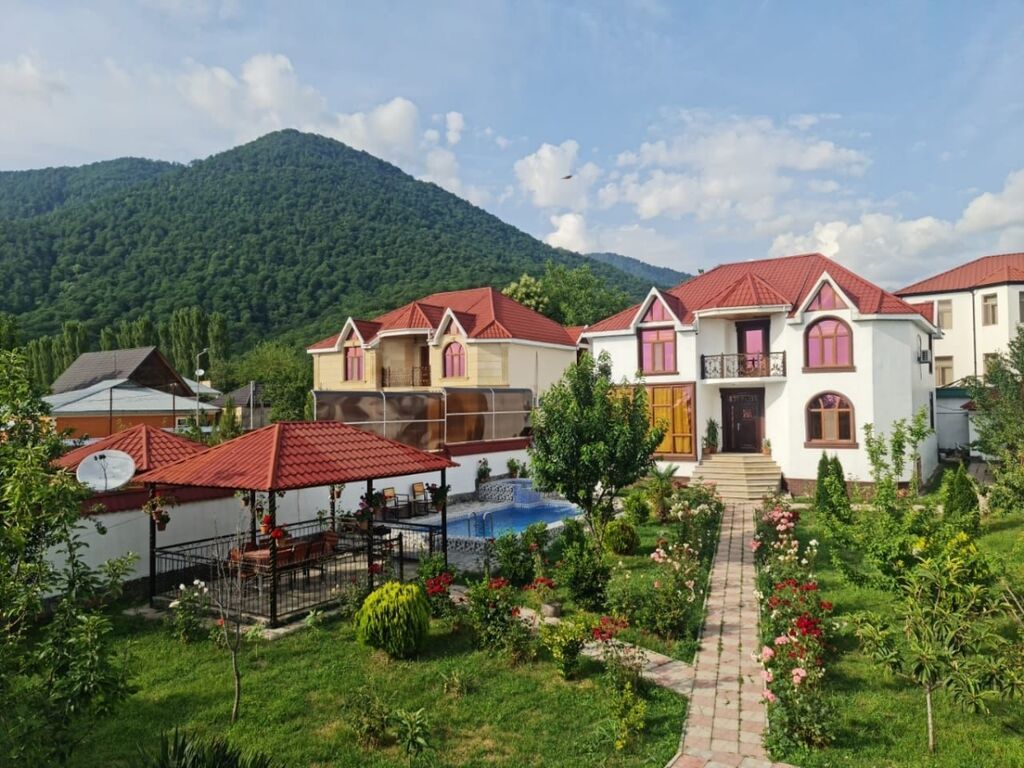 220 kv. m, 4 otaqlı, Qaz, Kanalizasiya, Su