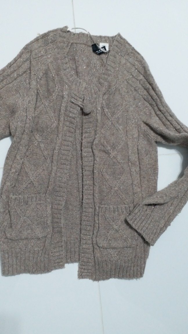 Ženska džemperi: H&M Dzemper br 34
xs na lalafo.rs H&M Dzemper br 34
xs - Vrsac