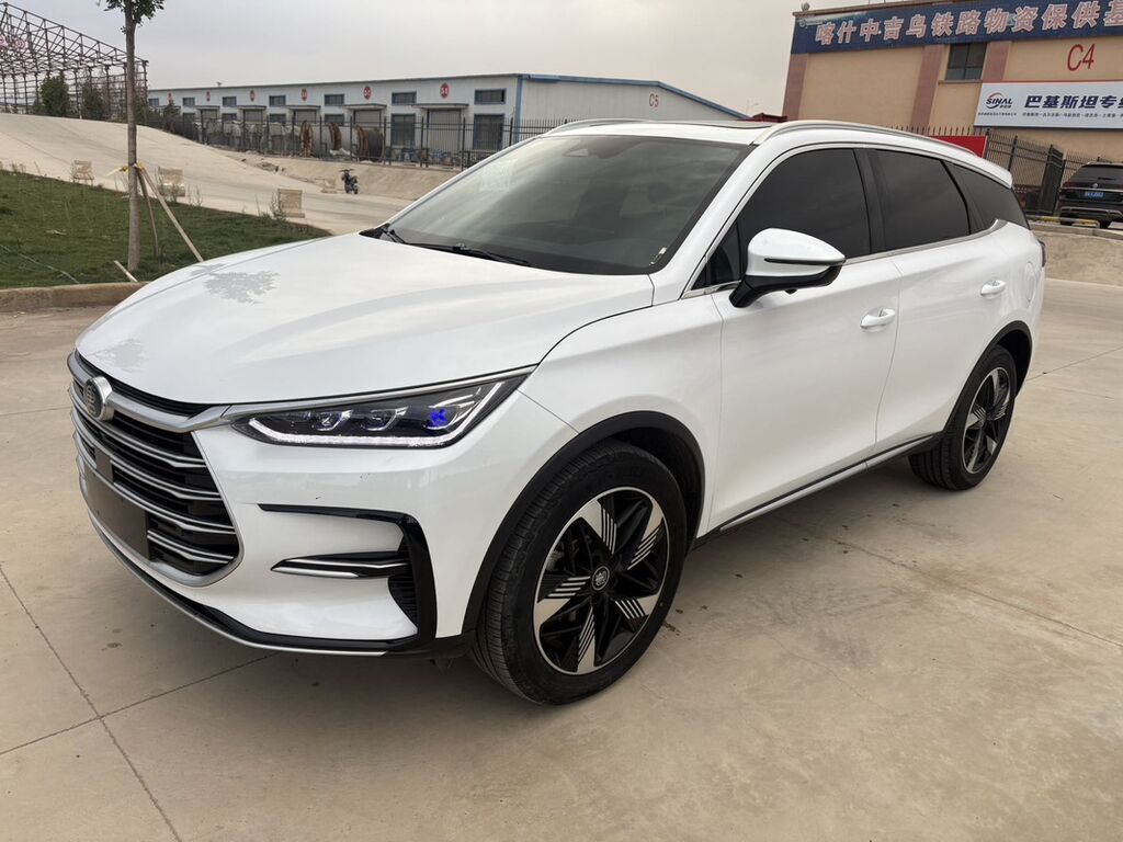 BYD Tang: 2023 г., 1.5 л, Автомат, Гибрид, Кроссовер: фото 2