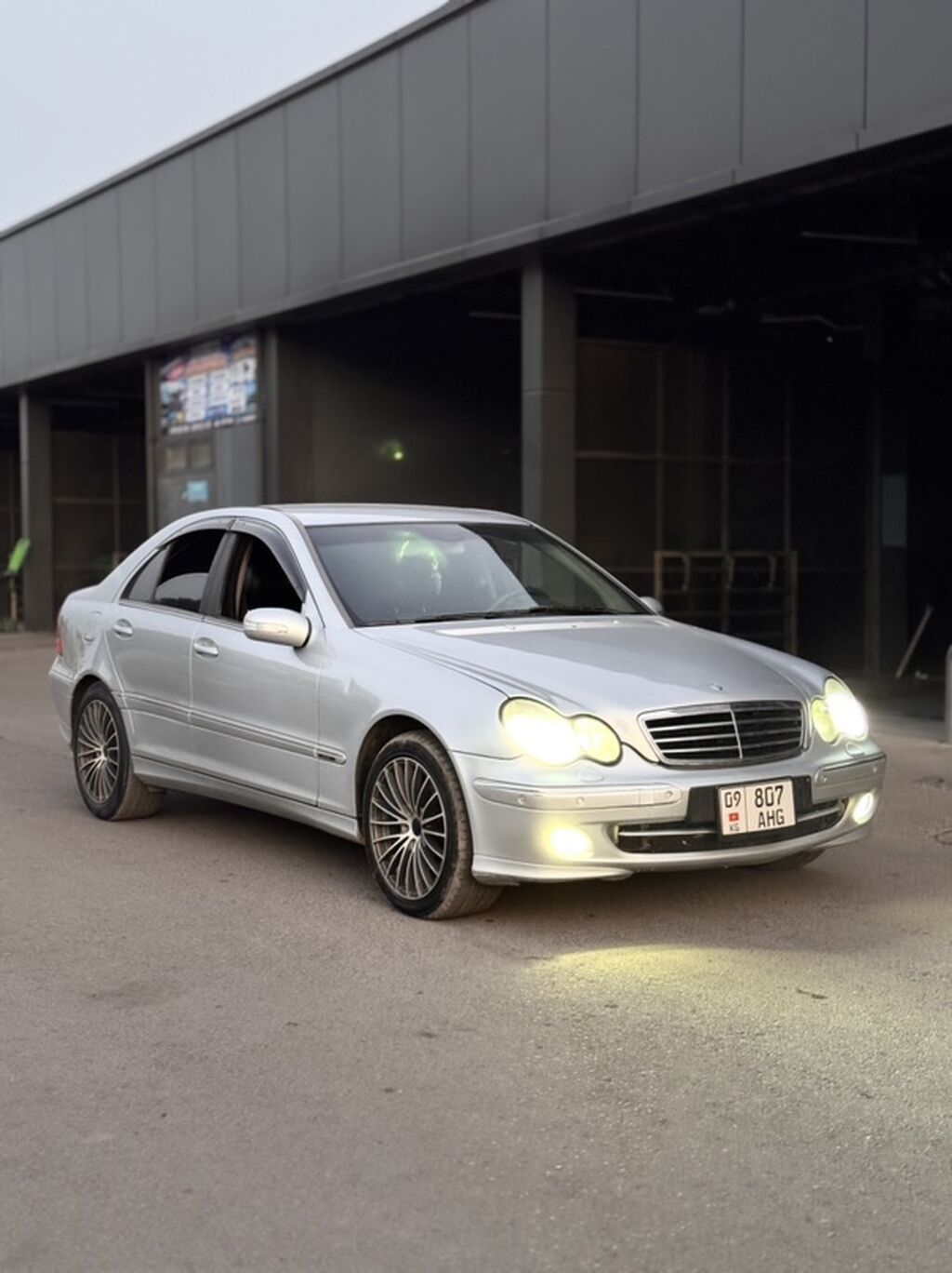 Mercedes-Benz C-Class: 2005 г., 3 л, Автомат, Бензин, Седан: фото 2