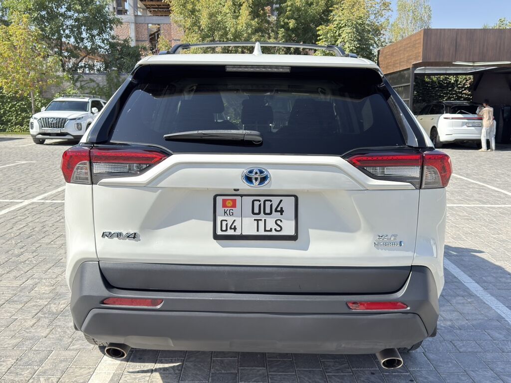 Toyota RAV4: 2021 г., 2.5 л, Автомат, Гибрид, Кроссовер: фото 4
