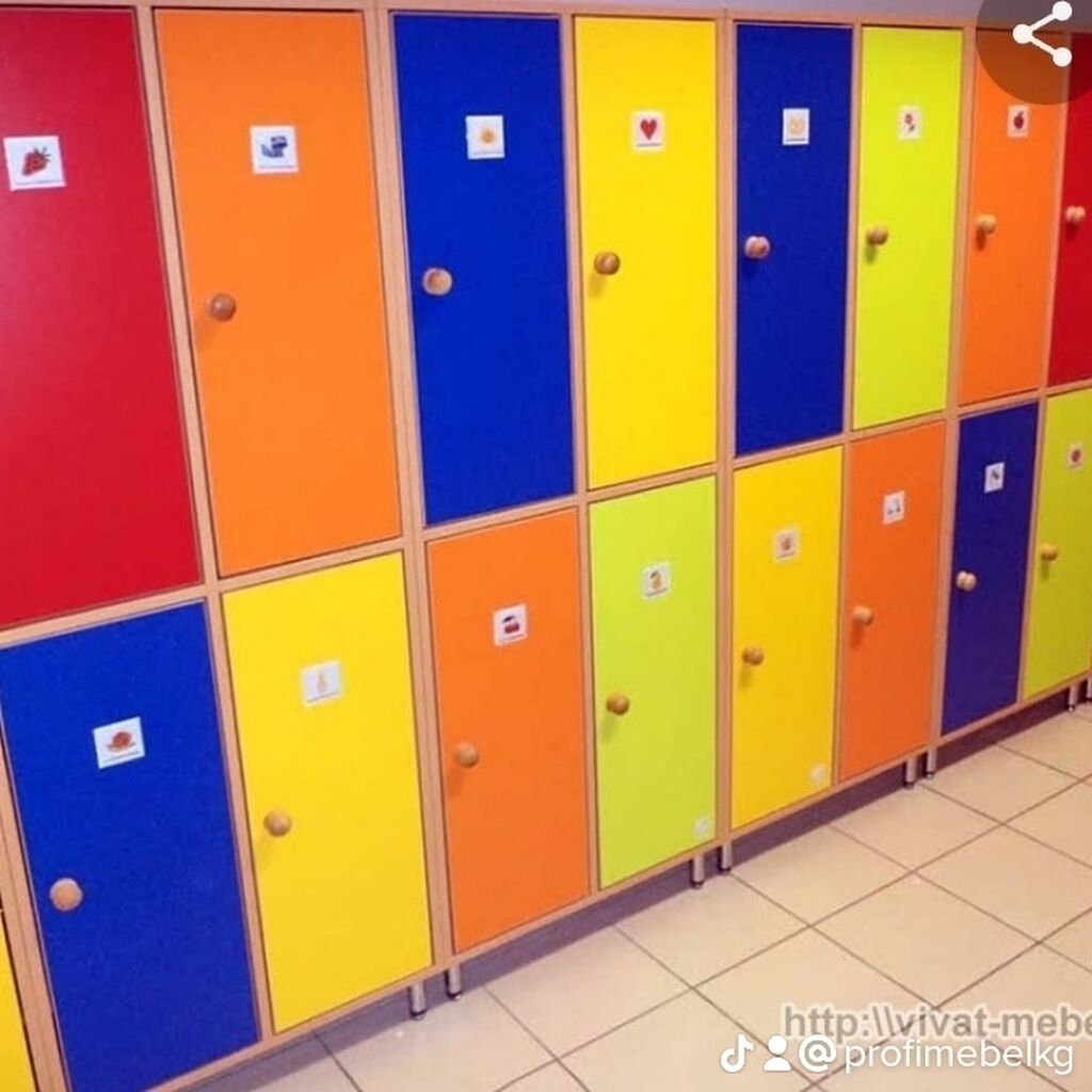 Двухэтажные шкафчики для детского сада