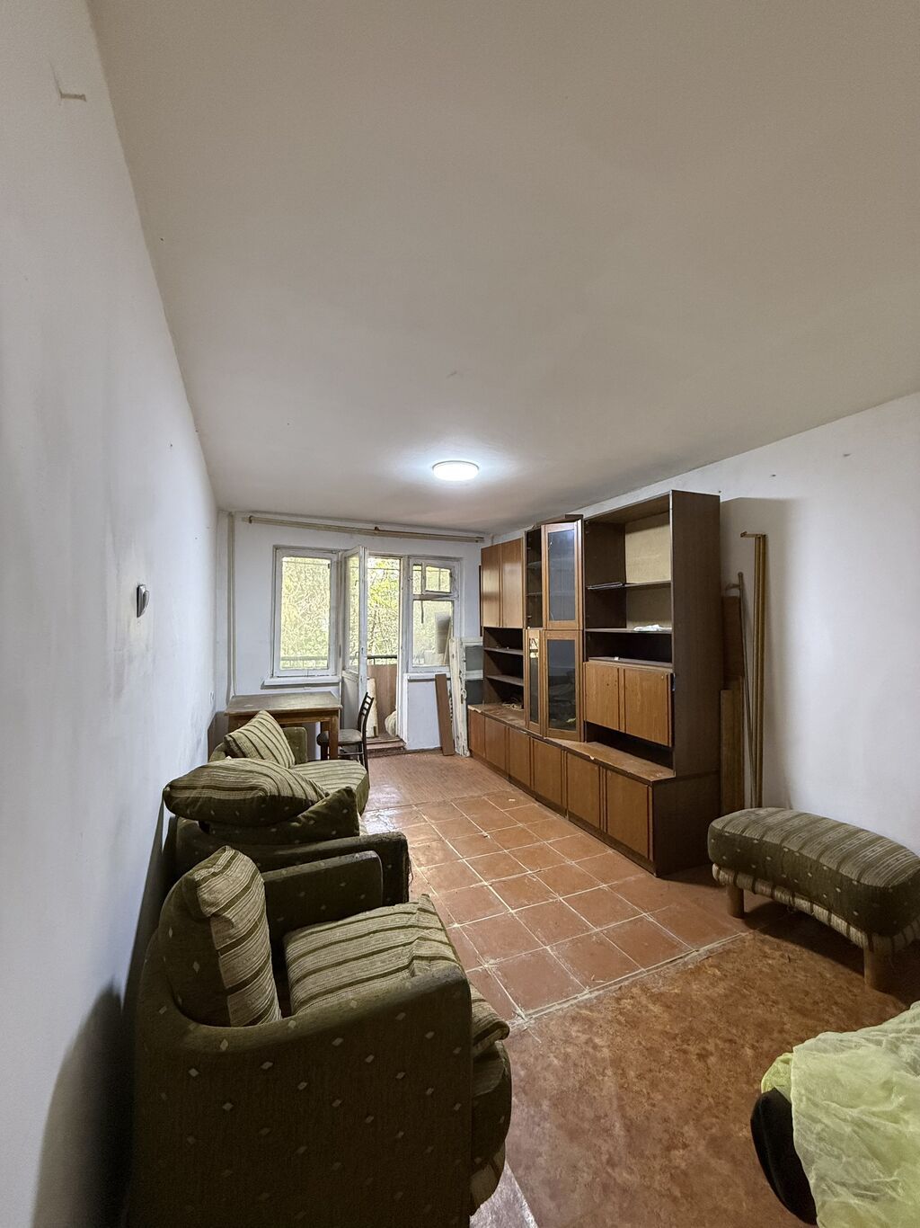 2 комнаты, 44 м², 6 мкр 104 серия, 3 этаж, Старый ремонт: фото 2