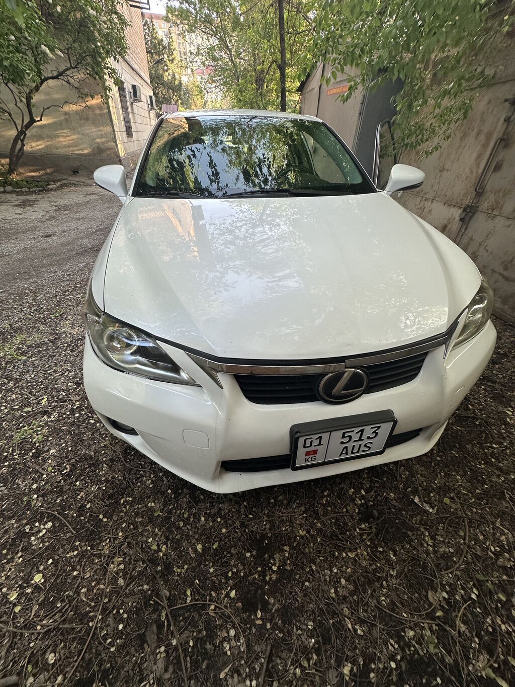Lexus CT: 2011 г., 1.8 л, Вариатор, Гибрид, Хэтчбэк: фото 1
