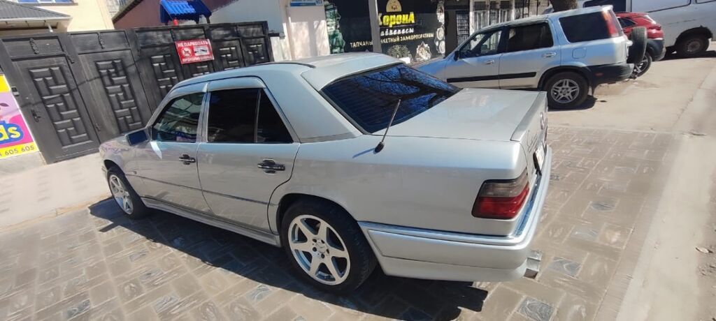 Mercedes-Benz E-Class: 1994 г., 2.2 л, Механика, Бензин, Седан: фото 6