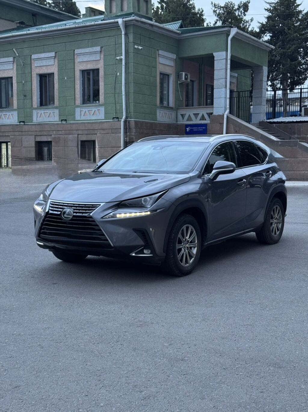 Lexus NX: 2018 г., 2 л, Автомат, Бензин, Кроссовер: фото 3