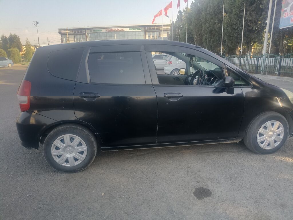 Honda Fit: 2004 г., 1.5 л, Автомат, Бензин, Хэтчбэк: фото 3