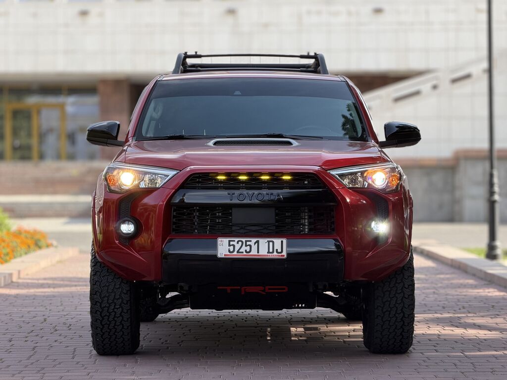 Toyota 4Runner: 2021 г., 4 л, Автомат, Бензин, Внедорожник: фото 2