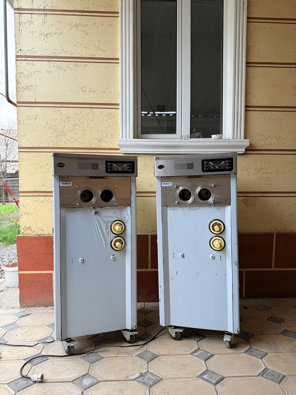 Чень срочно Аппарат для мягкого мороженого Donper CKX200PRO-A19: фото 1