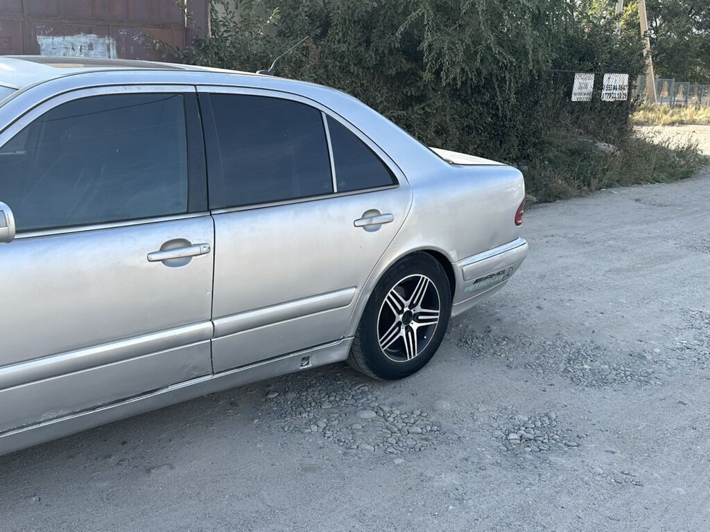 Mercedes-Benz E-Class: 2001 г., 2.2 л, Механика, Дизель, Седан: фото 1