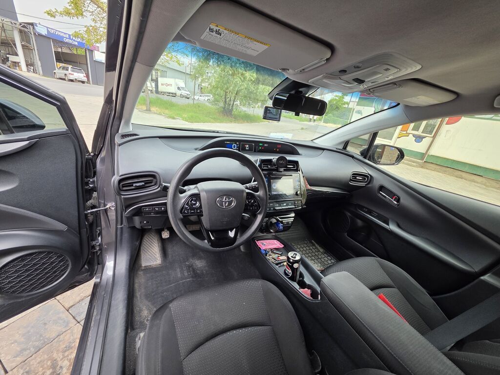 Toyota Prius: 2019 г., Автомат, Гибрид, Хэтчбэк: фото 4