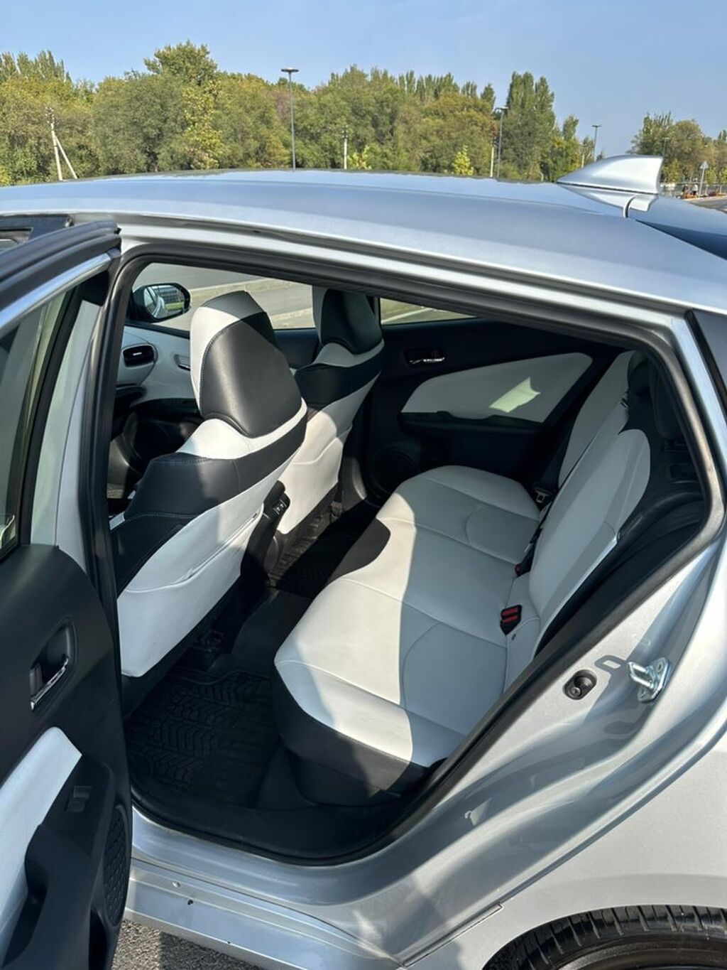 Toyota Prius: 2018 г., 1.8 л, Вариатор, Гибрид, Лифтбек: фото 8