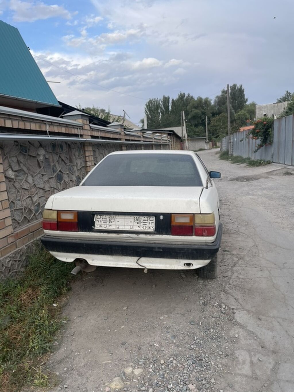 Audi 100: 1984 г., 1.8 л, Механика, Бензин, Седан: фото 3