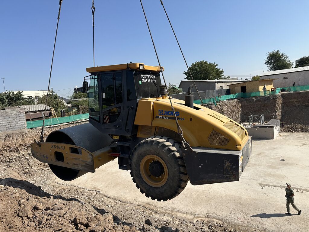 Услуга катка XCMG XS163 - Вибрационный грунтовый каток 16-тонного: фото 2