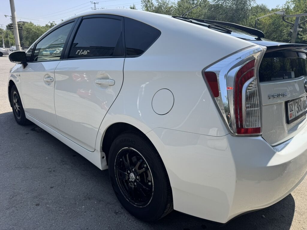 Toyota Prius: 2015 г., 1.8 л, Вариатор, Гибрид: фото 7