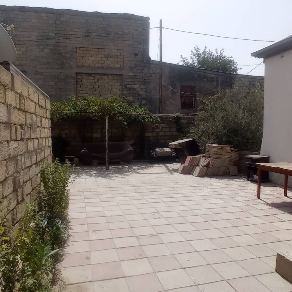 Binəqədi qəs. 5 otaqlı, 110 kv. m, Orta təmir