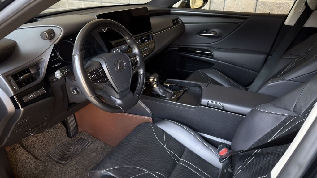 Lexus ES: 2023 г., 2.5 л, Вариатор, Гибрид, Седан: фото 2