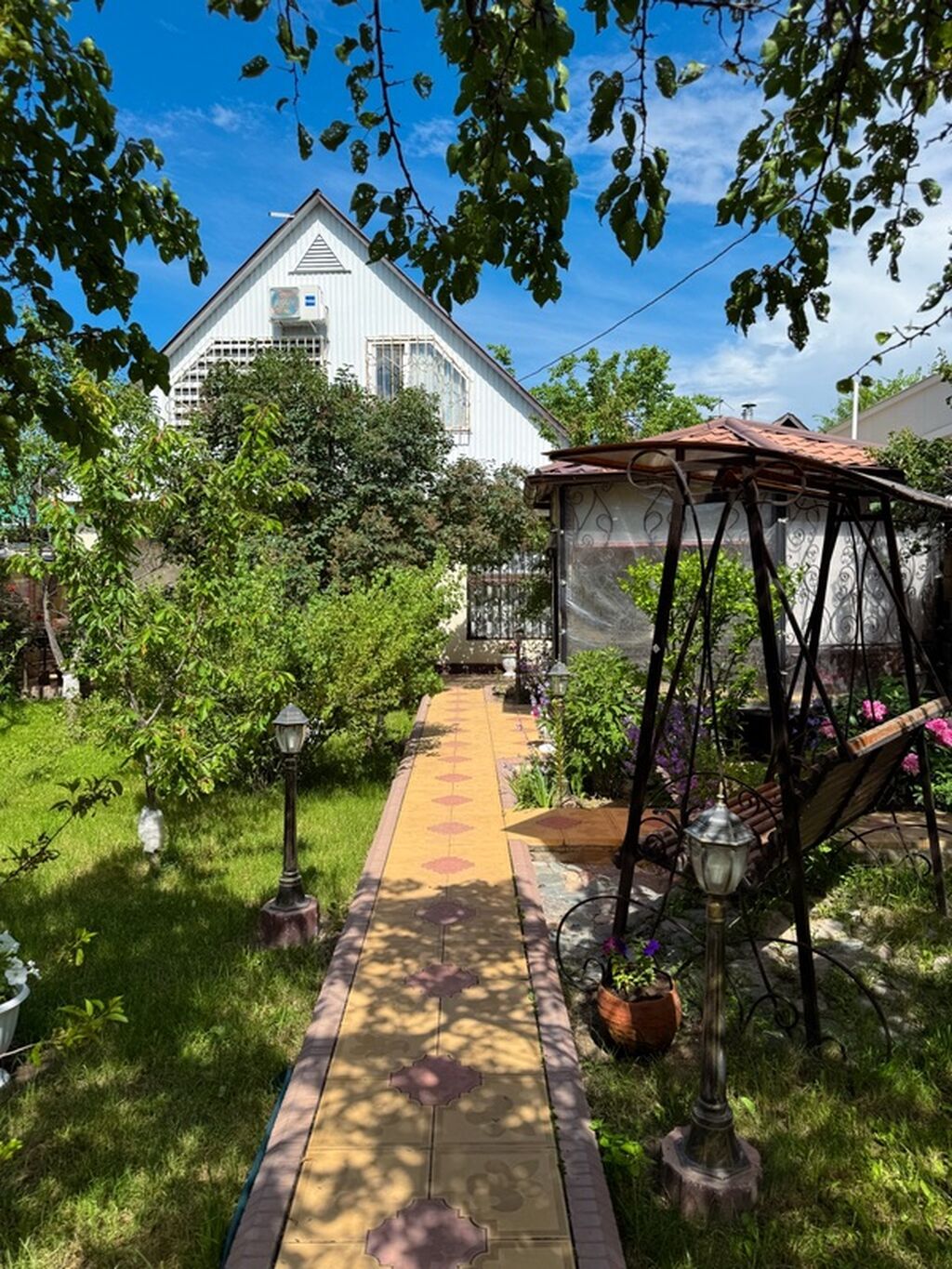 Продаётся двухэтажная дача в Арашане на первой линии от речки. В: фото 1