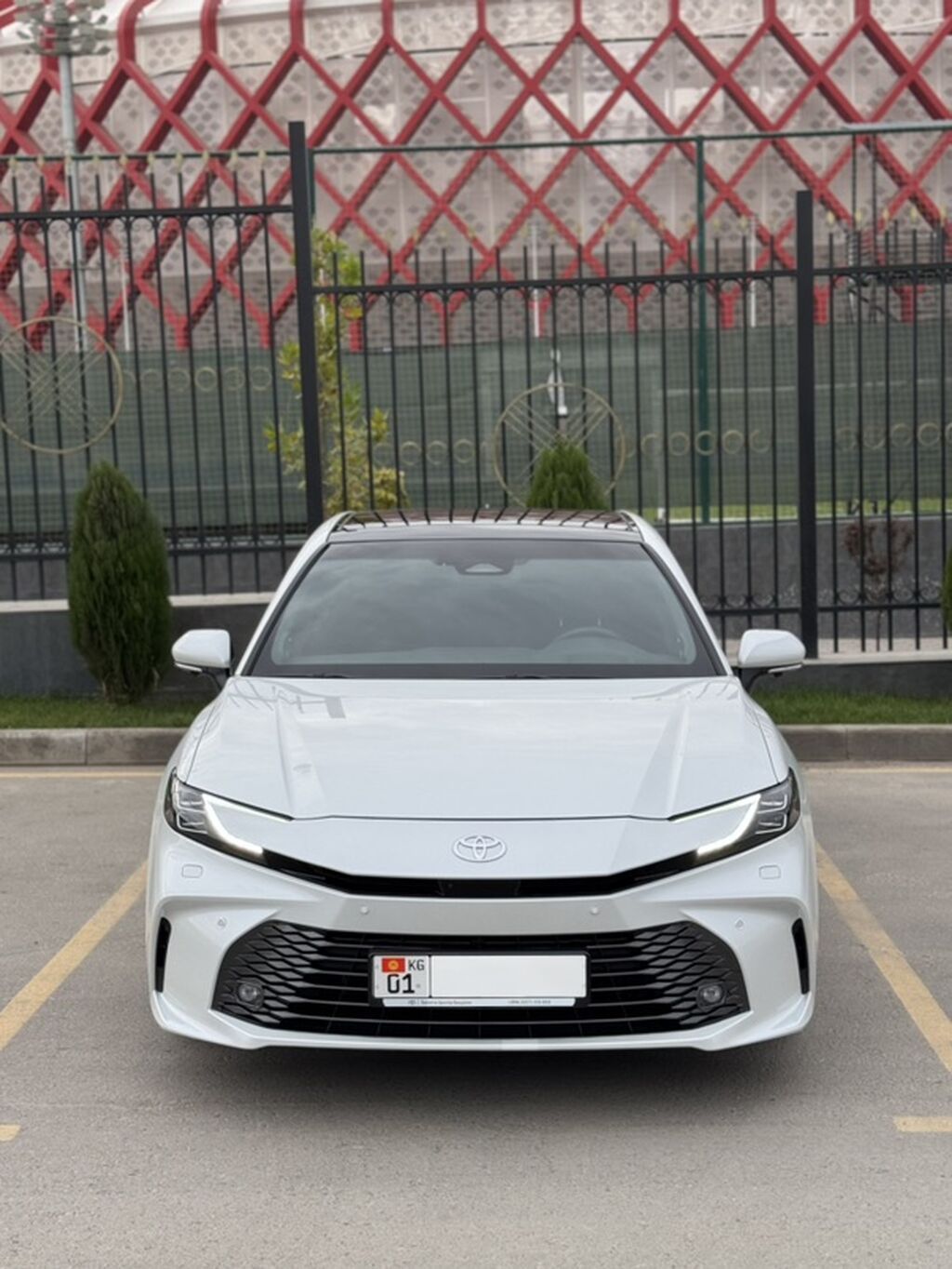 Toyota Camry: 2025 г., 2.5 л, Автомат, Гибрид, Седан: фото 1