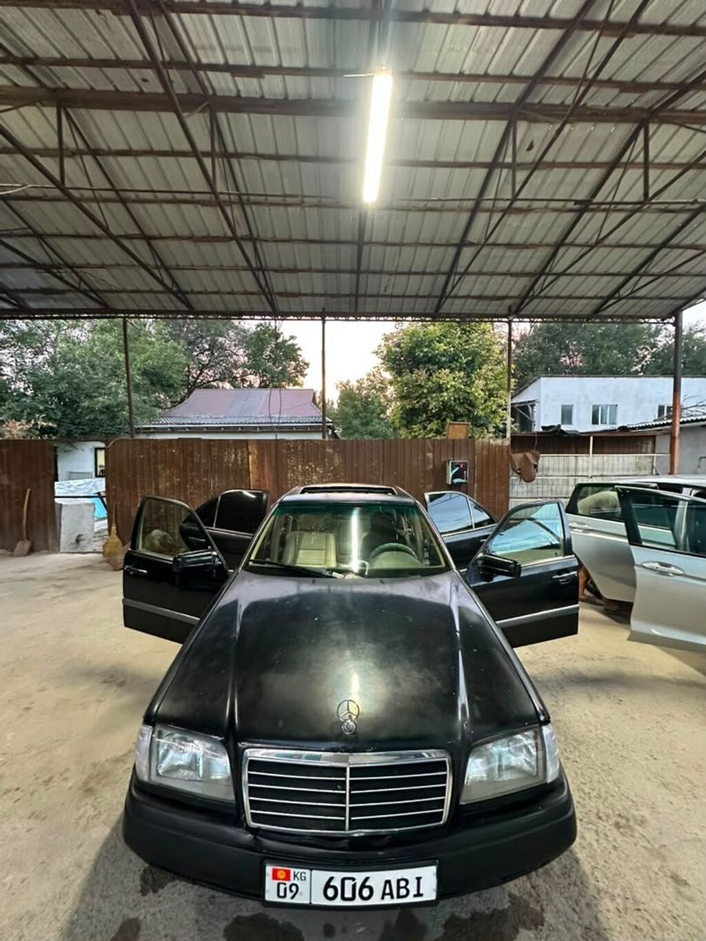 Mercedes-Benz C-Class: 1996 г., 2.2 л, Автомат, Бензин, Седан: фото 1