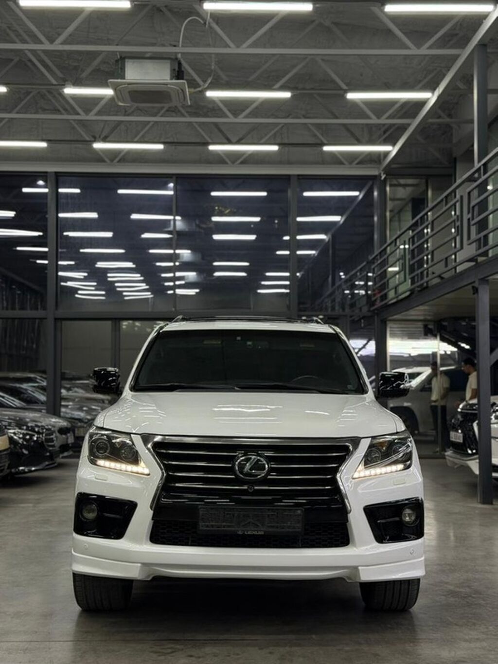 Lexus LX: 2015 г., 5.7 л, Автомат, Бензин, Внедорожник: фото 3