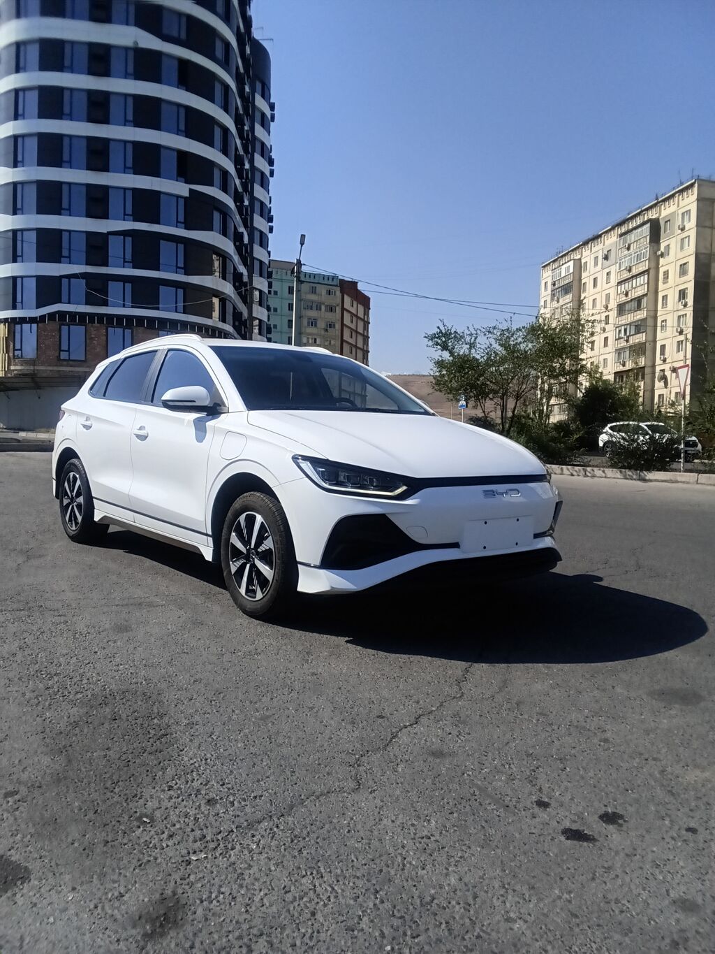 BYD E2: 2023 г., Автомат, Гибрид, Кроссовер: фото 1