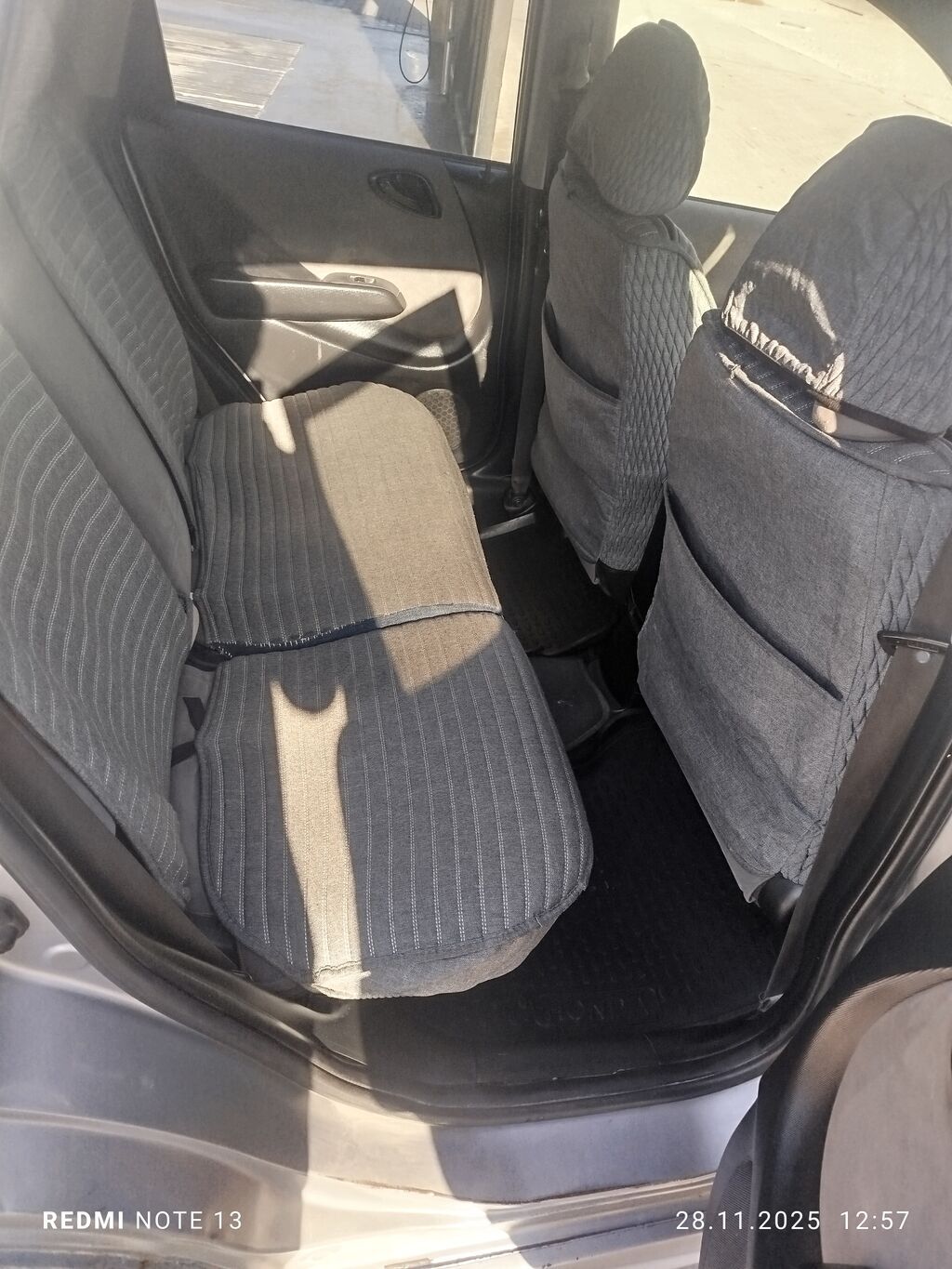 Honda Fit: 2004 г., 1.3 л, Вариатор, Бензин, Хэтчбэк: фото 6