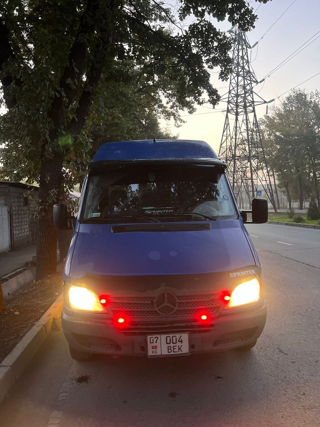 Mercedes-Benz Sprinter — синий цельнометаллический фургон удлинённой: фото 3
