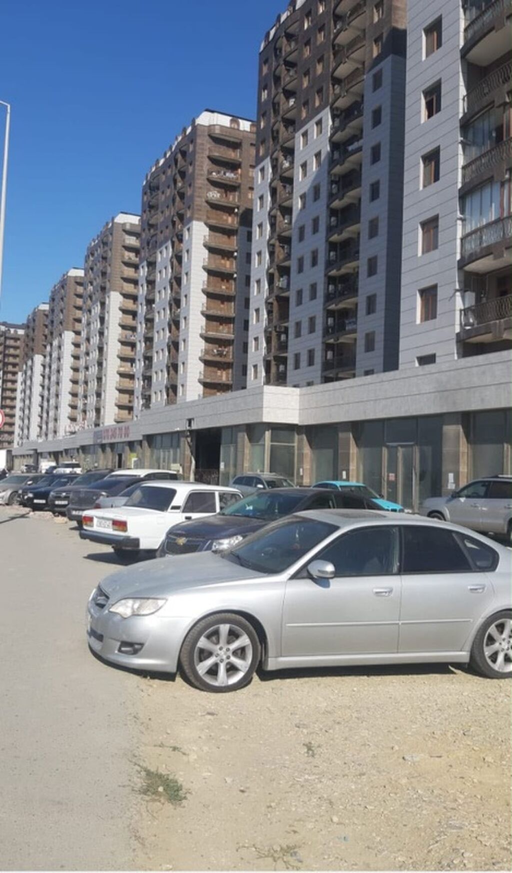 Yeni Yasamal, Jasmin Parkda yerleşan menzilimi satiram. 73 kv.m ümumi