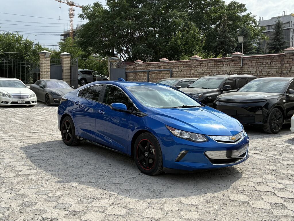 Chevrolet Volt: 2017 г., 1.5 л, Автомат, Гибрид, Седан: фото 1