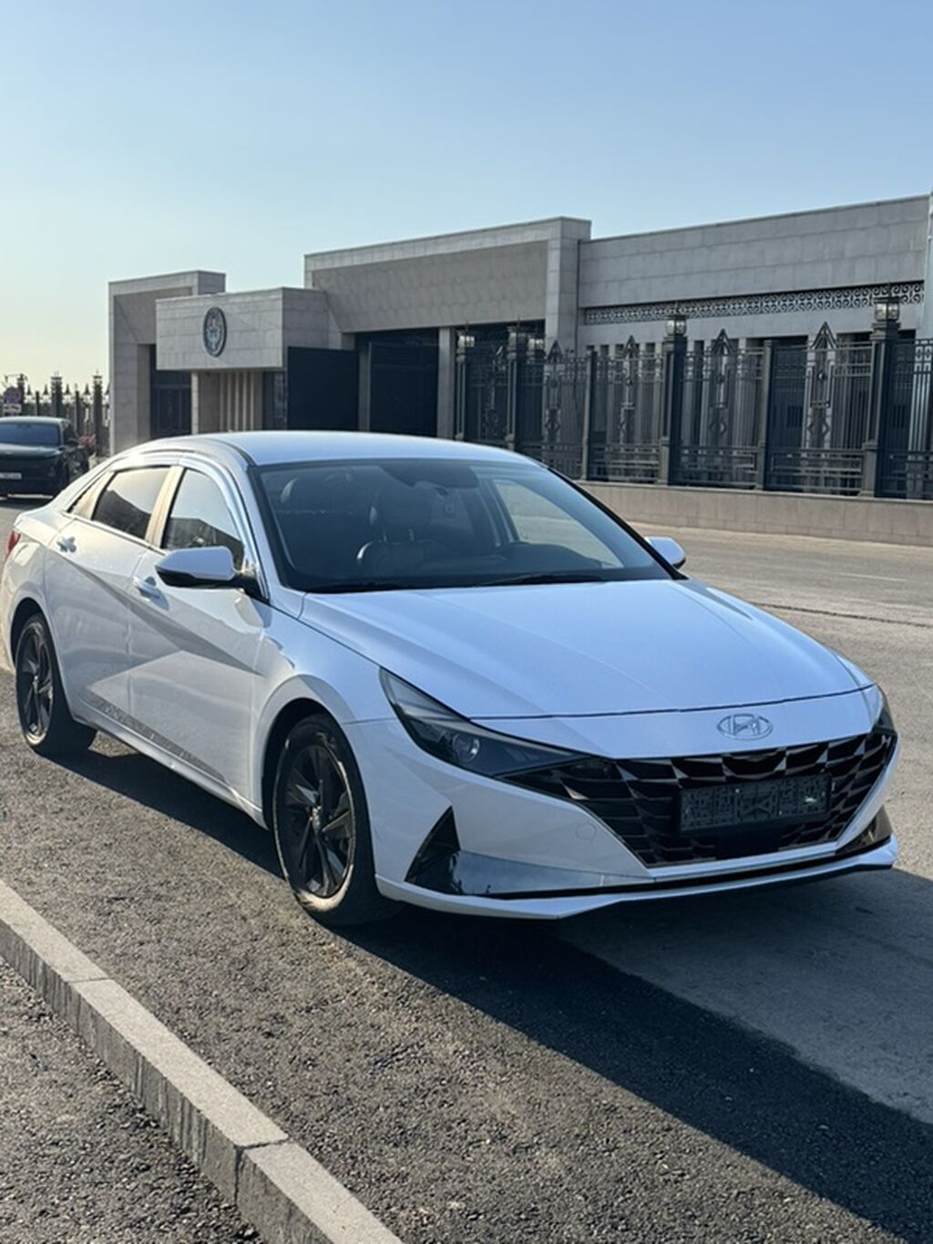 Hyundai Avante: 2021 г., 1.6 л, Робот, Гибрид, Седан: фото 3