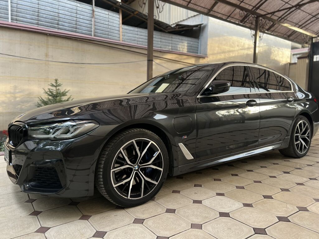 BMW 5 series: 2021 г., 2 л, Автомат, Гибрид, Седан: фото 2