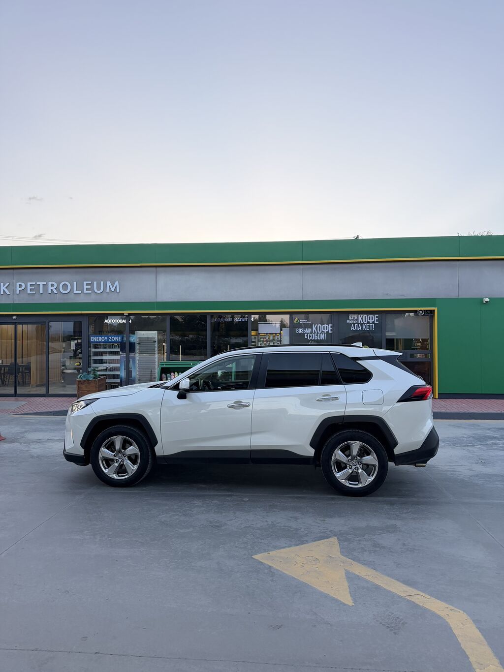 Toyota RAV4: 2020 г., 2.5 л, Автомат, Гибрид, Кроссовер: фото 3