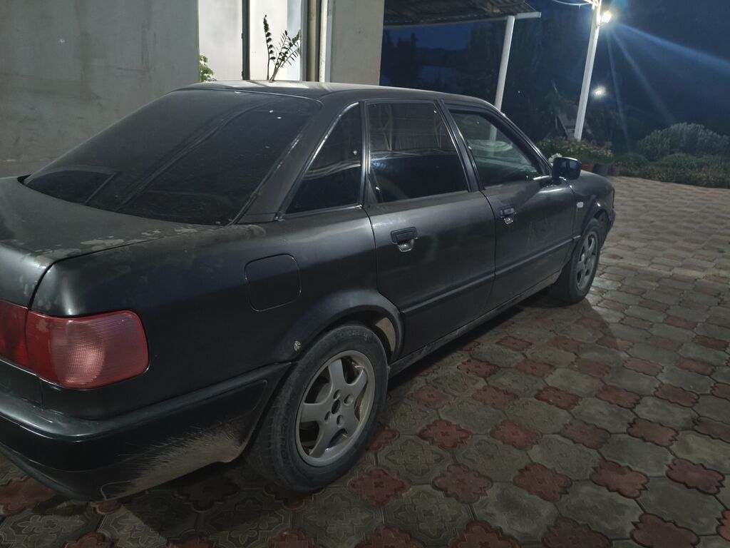 Audi 80: 1992 г., 2 л, Механика, Бензин, Седан: фото 3
