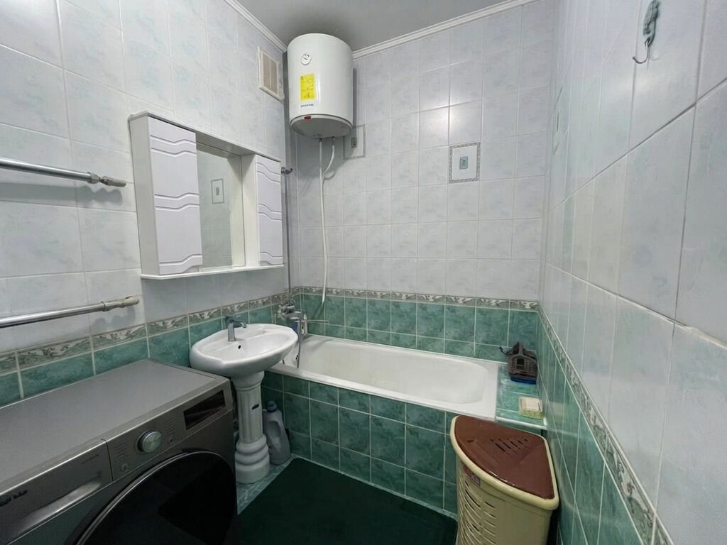 3 комнаты, 77 м², 12 мкр 105 серия, 1 этаж, Евроремонт: фото 7