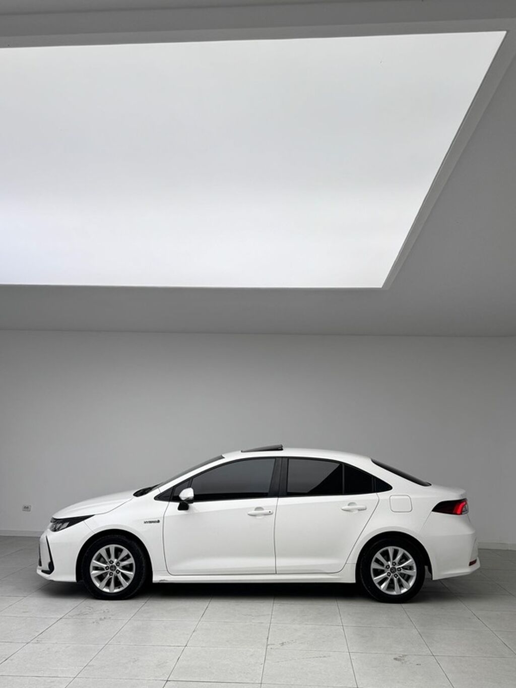 Toyota Corolla: 2023 г., 1.8 л, Автомат, Гибрид, Седан: фото 5